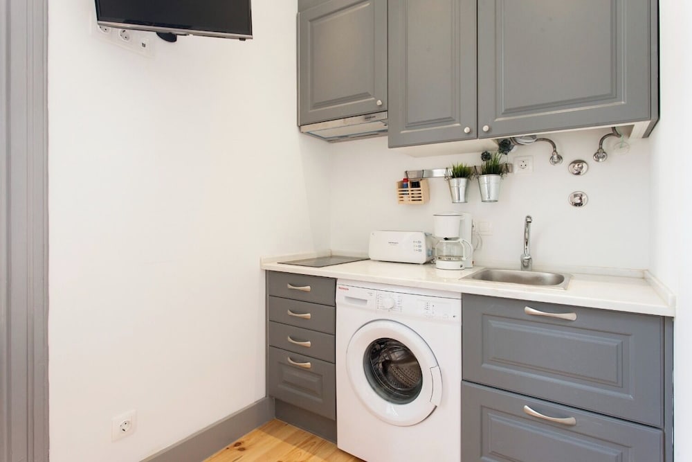 Studio Apartment Located Central Lisbon