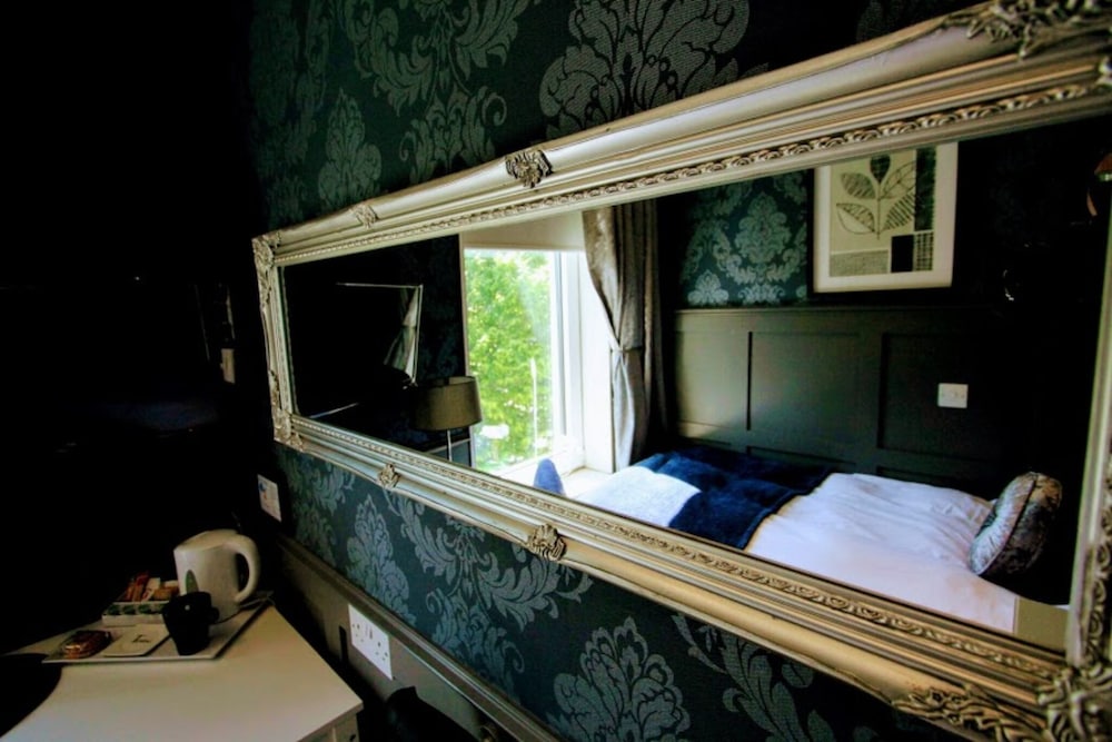South Shields Vacations - Clifton Guest House - Property Image 2