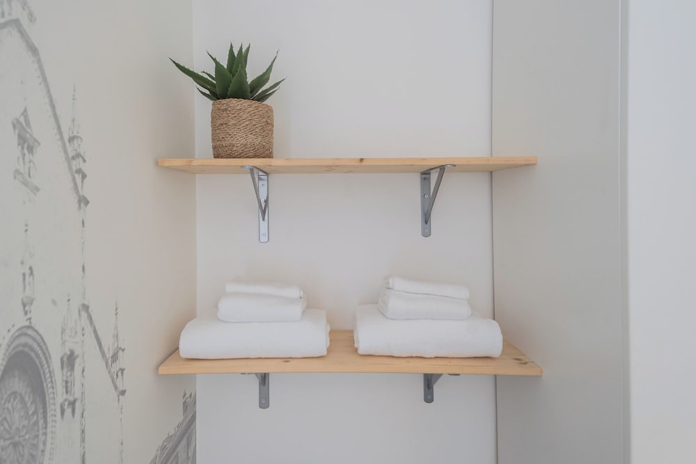 Old Court Hideaway by Rent all Como