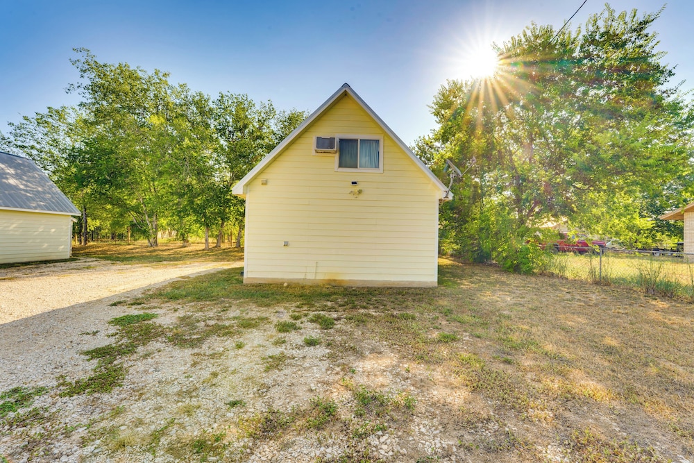< 1 Mi to Main St: Quiet Home w/ Yard in Stockdale