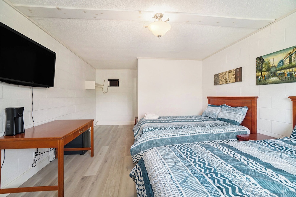 PALMERSTON LAKE MOTEL
