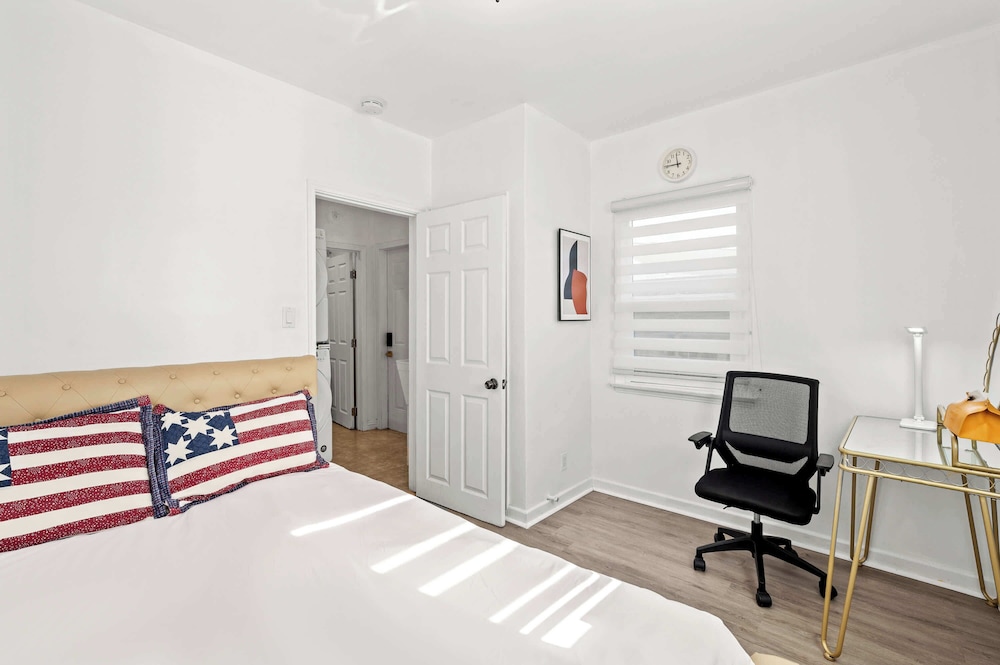 Cozy Home Near LA With Full Kitchen Laundry