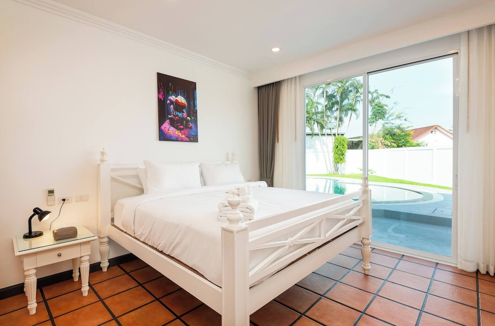 Luxury 4BR Private 425sqm Party Pool Villa