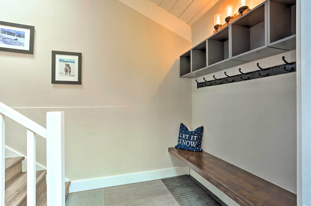 Modern Mountain Escape on Golf Course w/ Hot Tub! - Property Image 1