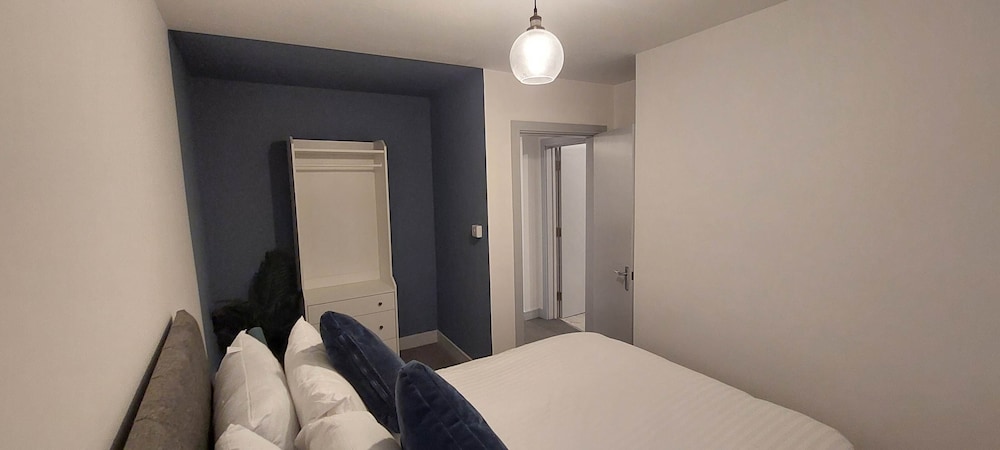 1 Bdr Modern Living in The Old Bank Hse