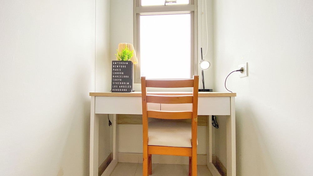 Modern Look and Restful Studio Apartment Springwood Residence Tangerang