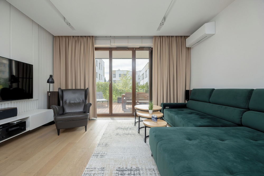 Family 3-bedroom Apartment by Renters view 2