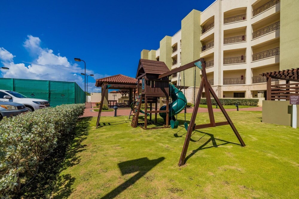 Beautiful One Bedroom Ground Level Palmaruba