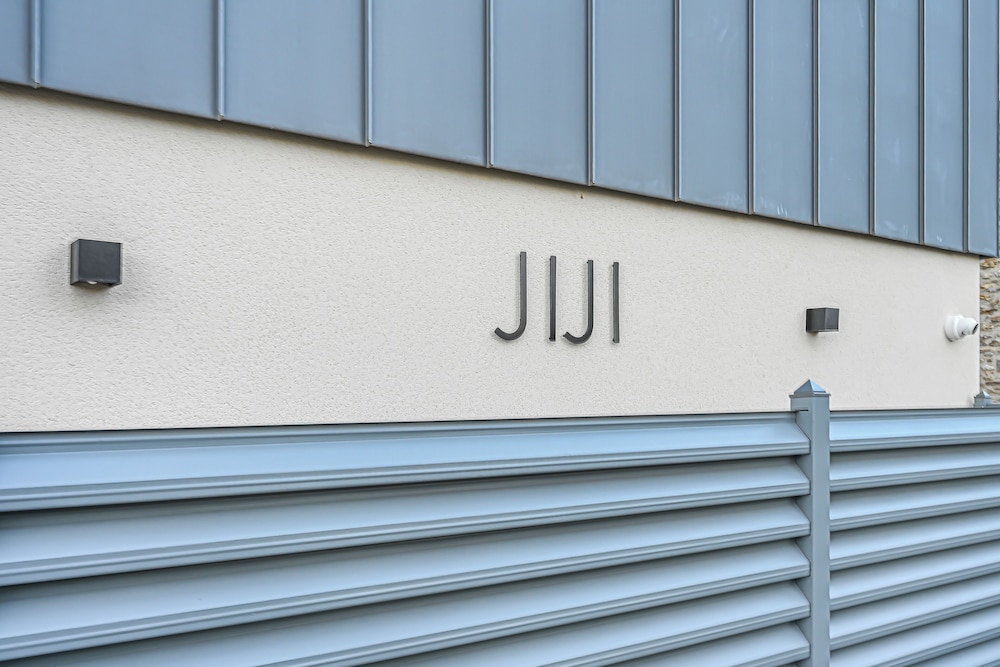 JIJI Suites