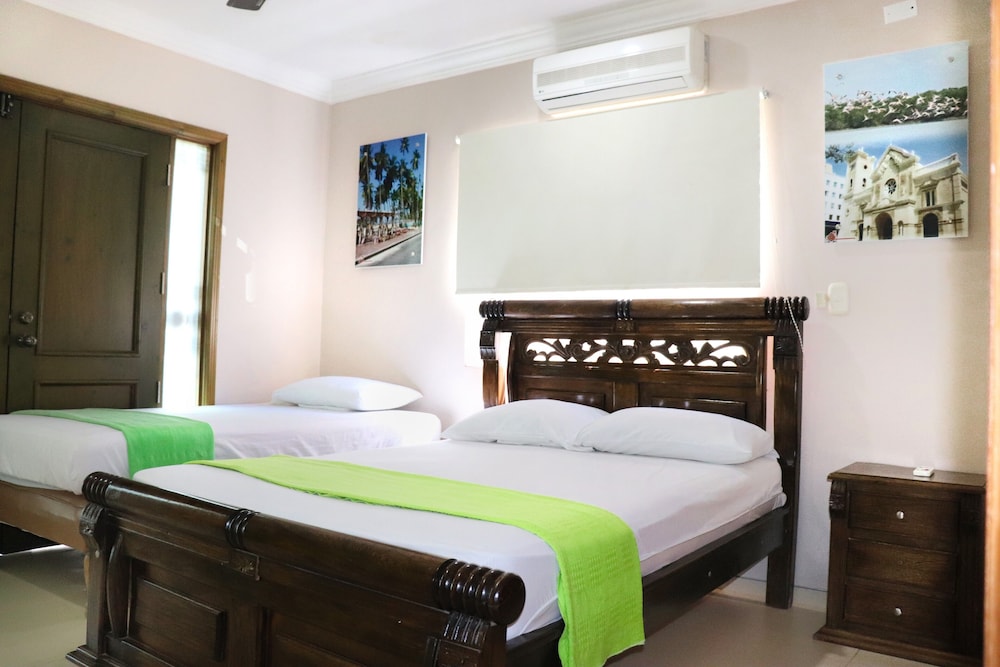 Hostal Santa Cecilia view 3