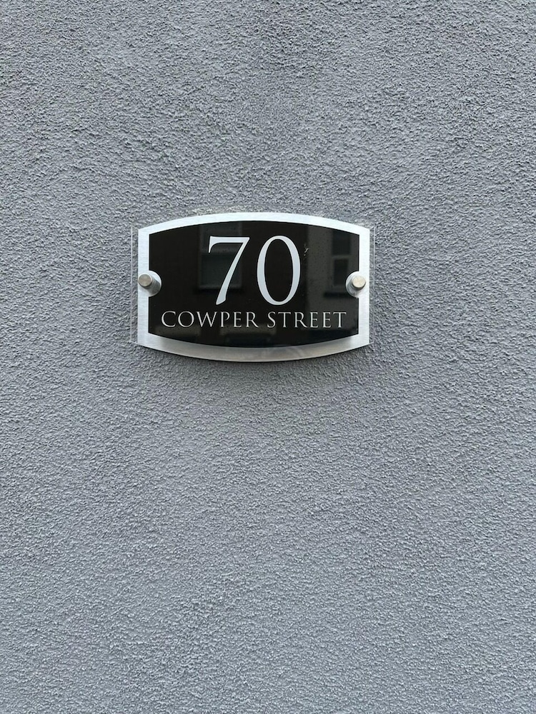 Luton Town House Near Airport