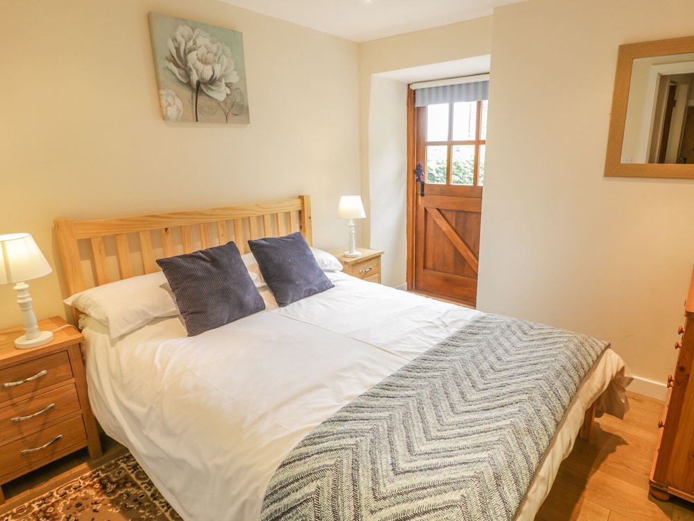Hendoll Cottage 1 view 2