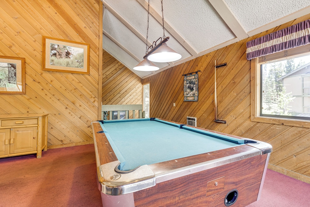 Stroll to The Village: Year-round Family Getaway