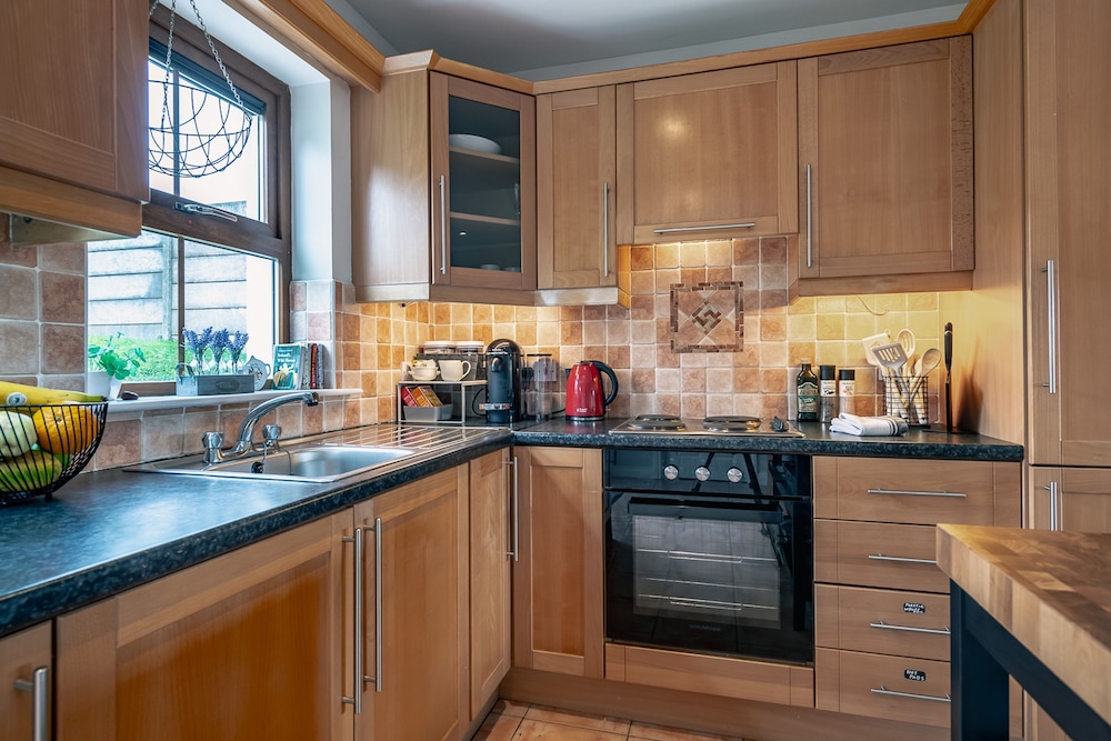 2 Bedroom Home in Kenmare With sea Views to Sleep 4