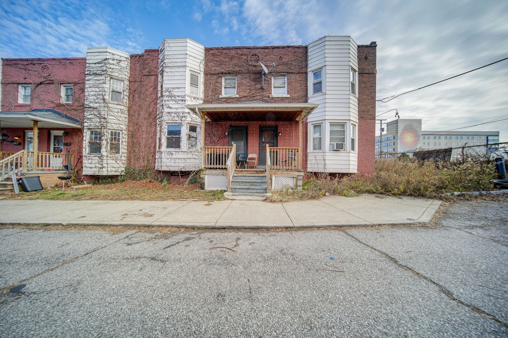 Pet-friendly Cleveland Townhome, 2 Mi to Downtown! view 5
