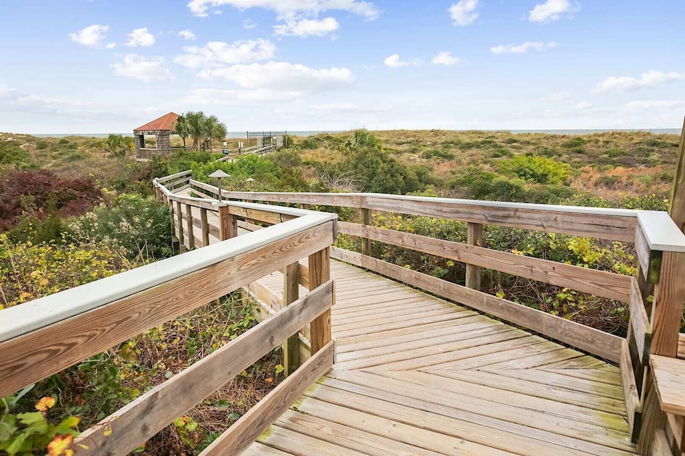 Oceanfront Elegance: Luxe Condo in St. Augustine