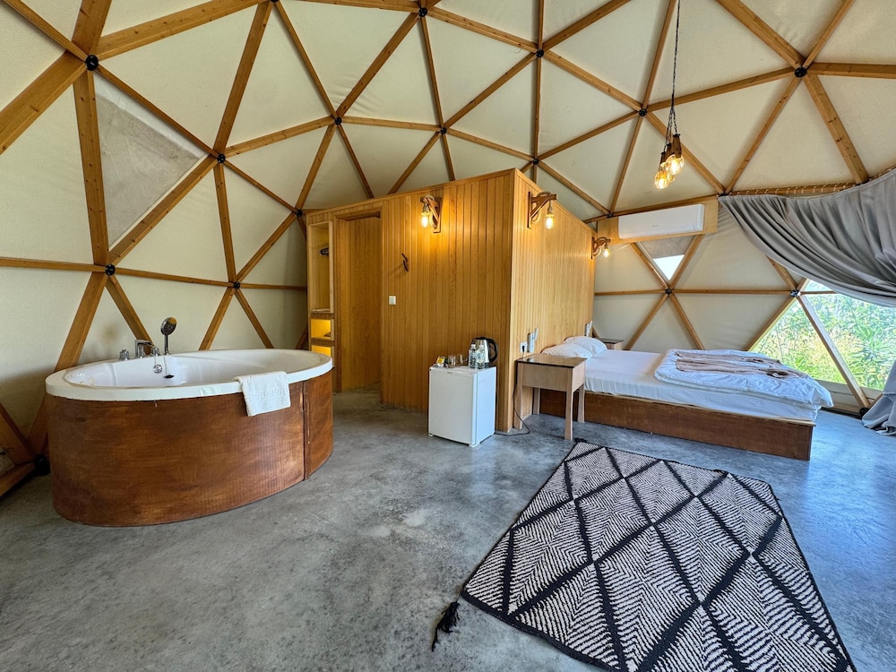 In Out Resort Glamping