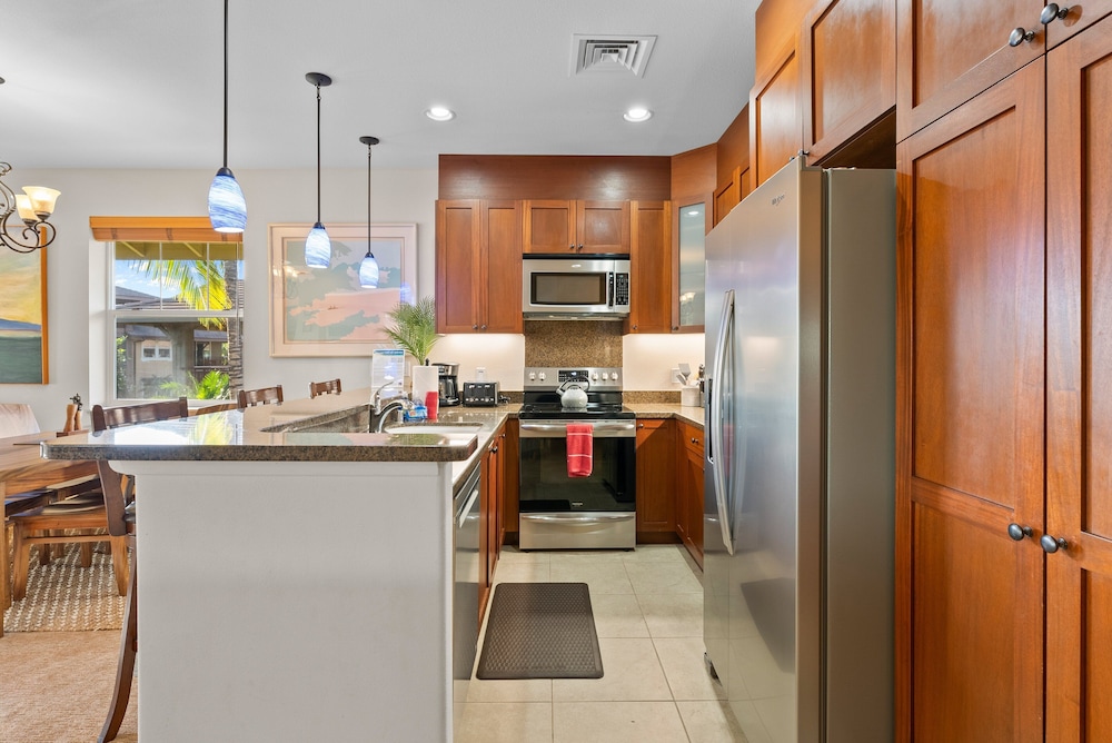 Peaceful Hawaiian Condo w Upscale Amenities - Near Dolphin Quest - Pool!- Vrkcv