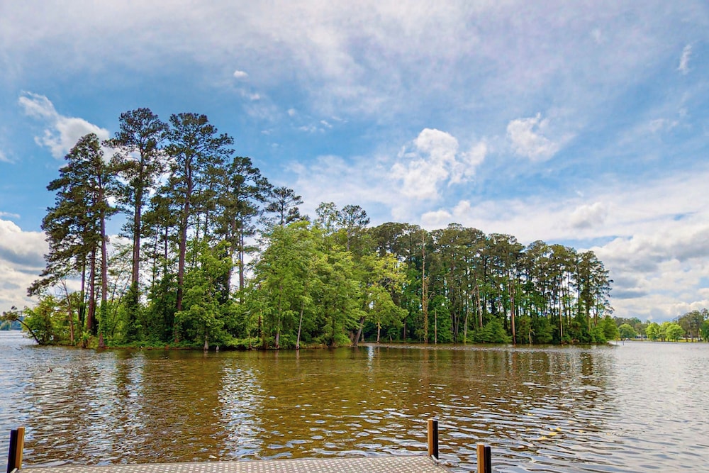 Large 3BR Lakefront Lake Murray Home w/ Dock