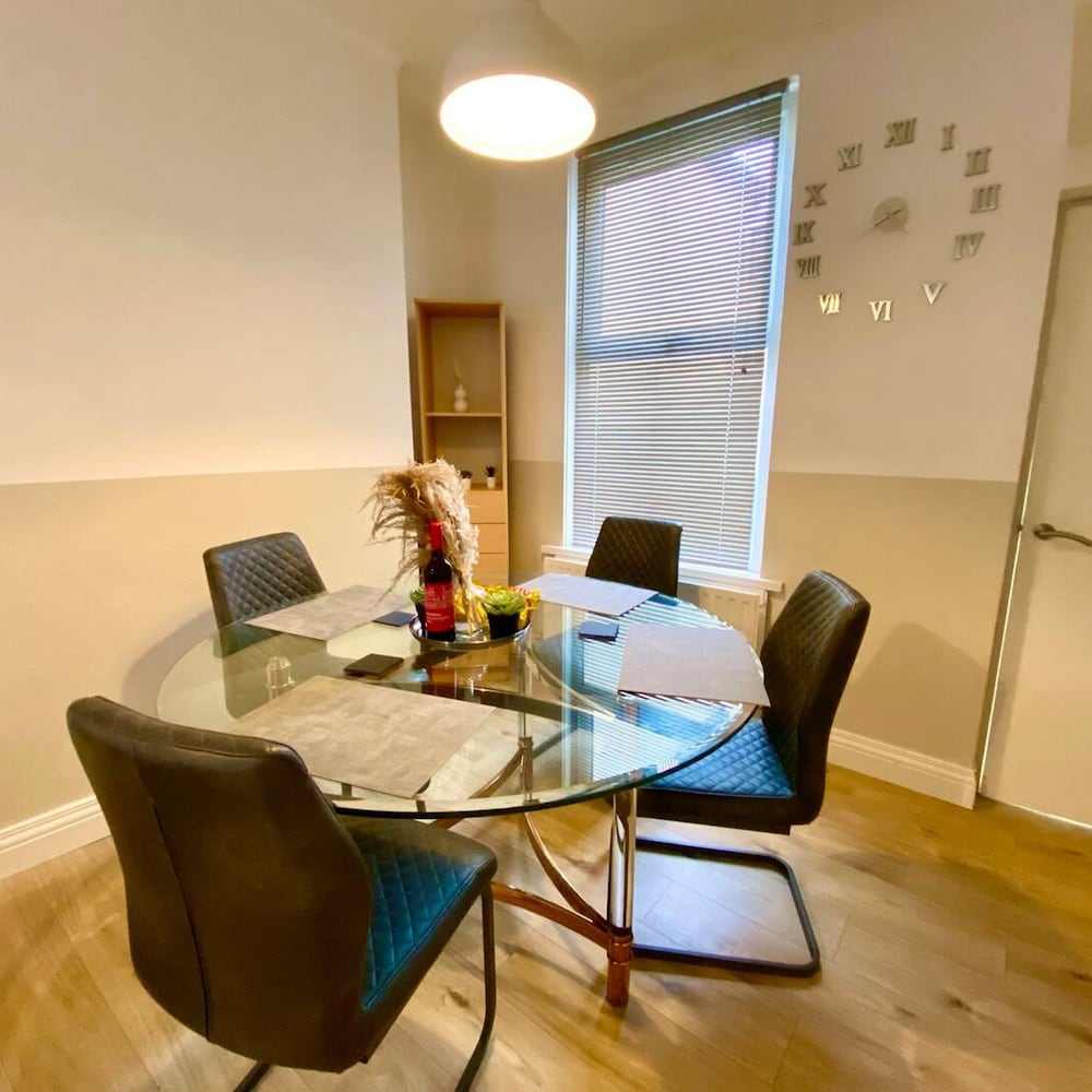 2BR City Side House in Belfast