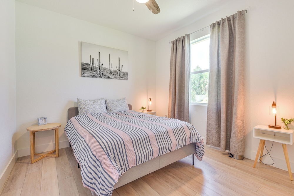 Family-friendly Home: 8 Mi to Warm Mineral Springs