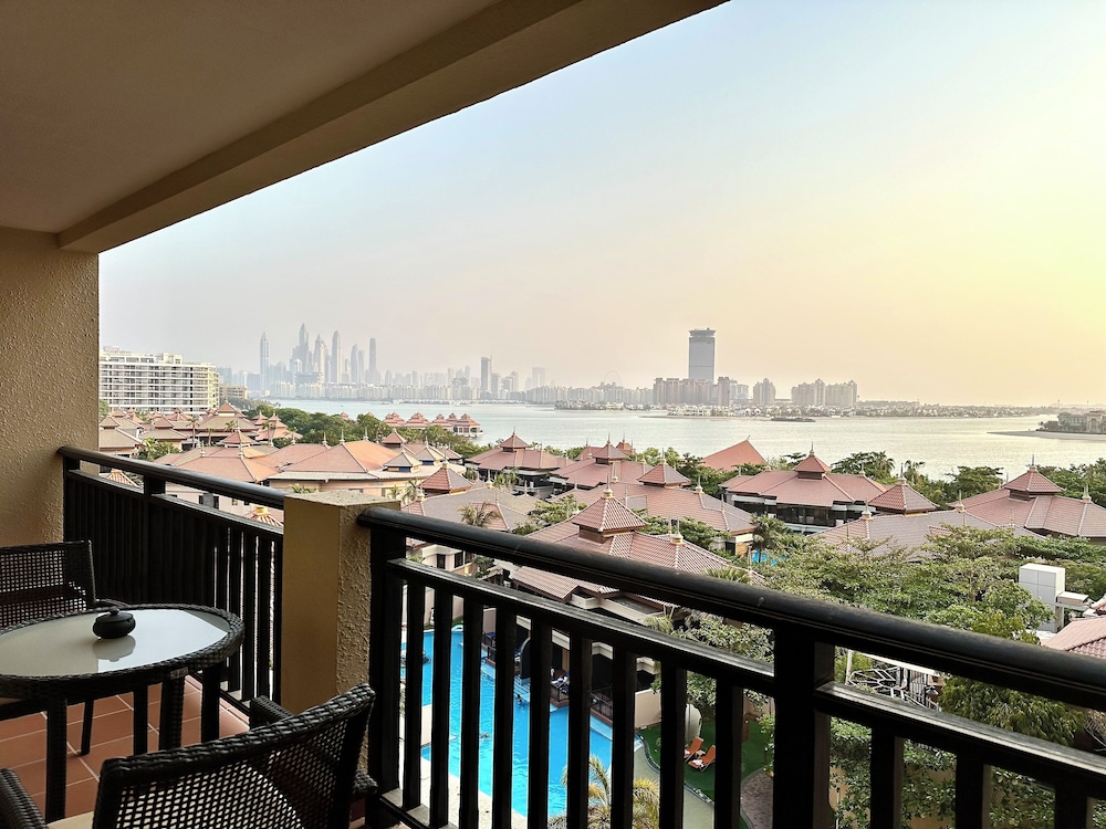 Lux BnB I Palm Jumeirah Resort I Palm Views
