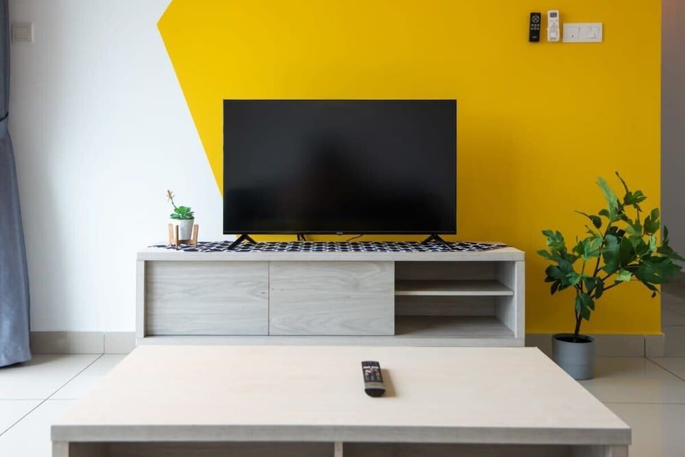 Bright & Modern 3BR Suite, Free Parking