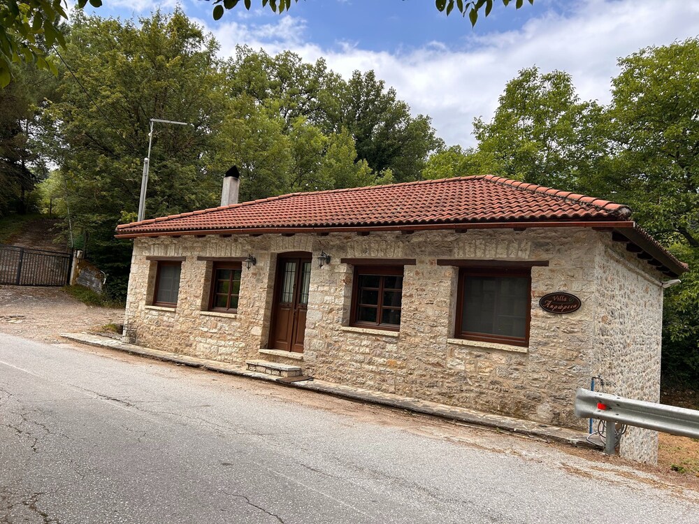 Villa Acroria in Karpenisi