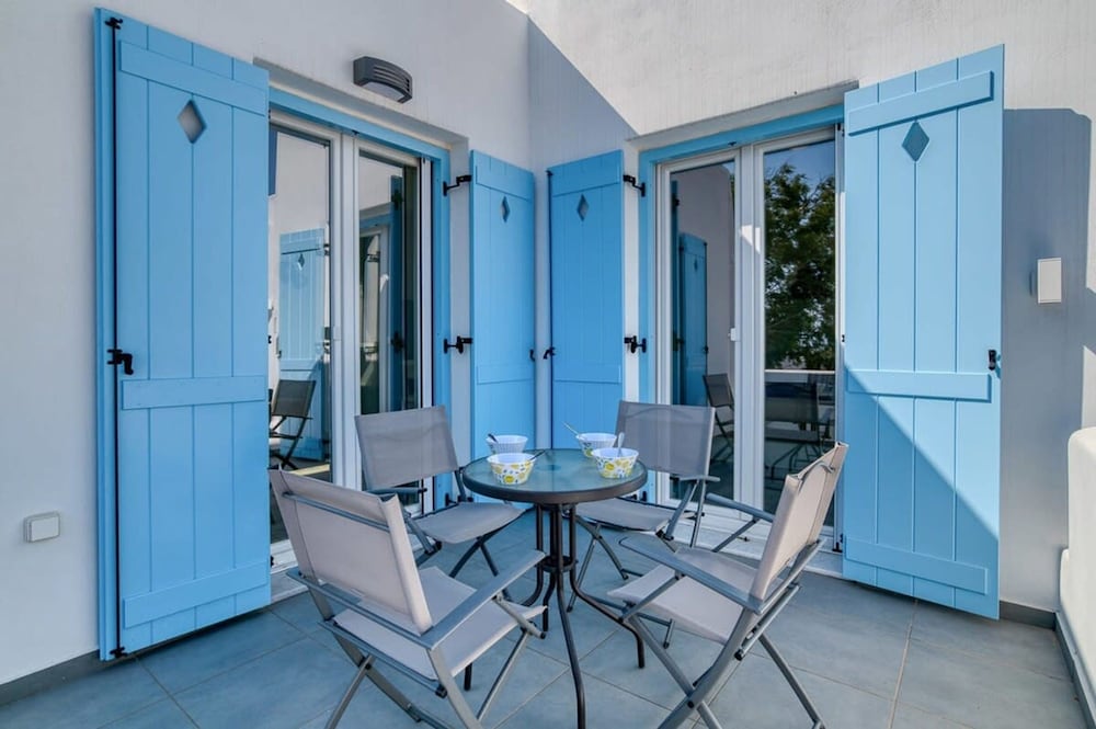 Seaside Splendor - Apollo s Poolside Retreat