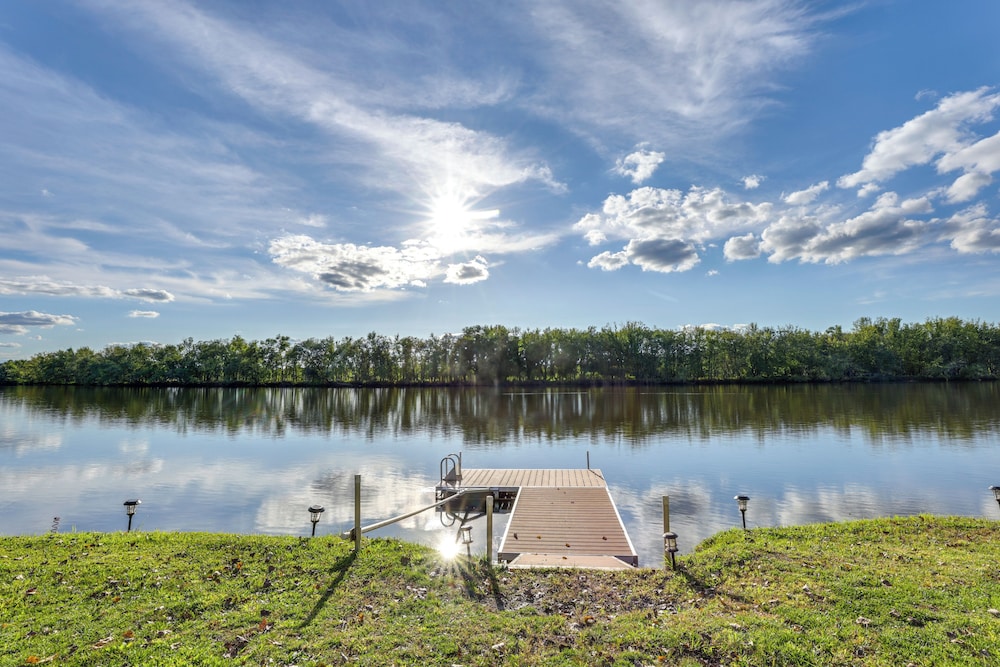 Riverfront Home w/ Private Dock in Wisconsin Dells