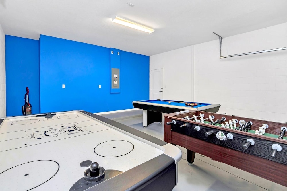Garden View 6BR Escape With Pool, Hot Tub & Games