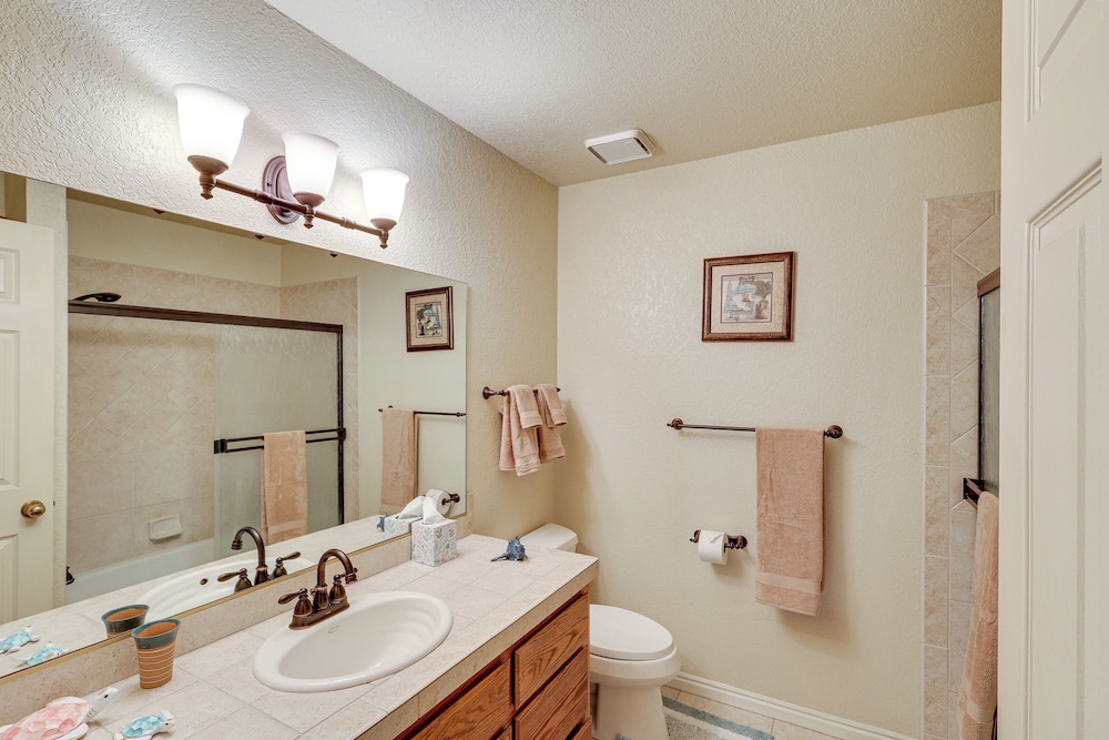 Island Condo w/ Pool Access in Lake Havasu City!