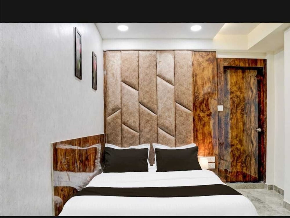 HOTEL SHUBHAM INN THALTEJ