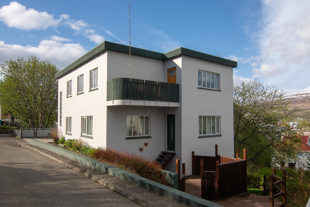 Bjarmó Guesthouse