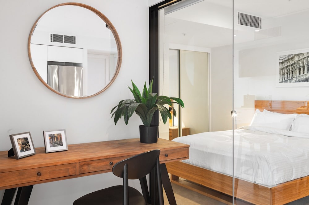 Sleek Inner-city Flat in the Heart of Melbourne