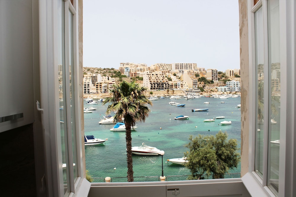 Getawaysmalta - Blue Harbour 2 Seafront 3-bedroom Apt With Large Back Terrace photo 1
