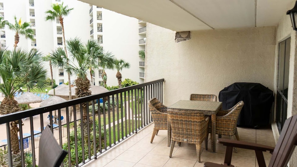 Sleeps 10 Direct Beach Heated Pool 3 Bedroom Apts