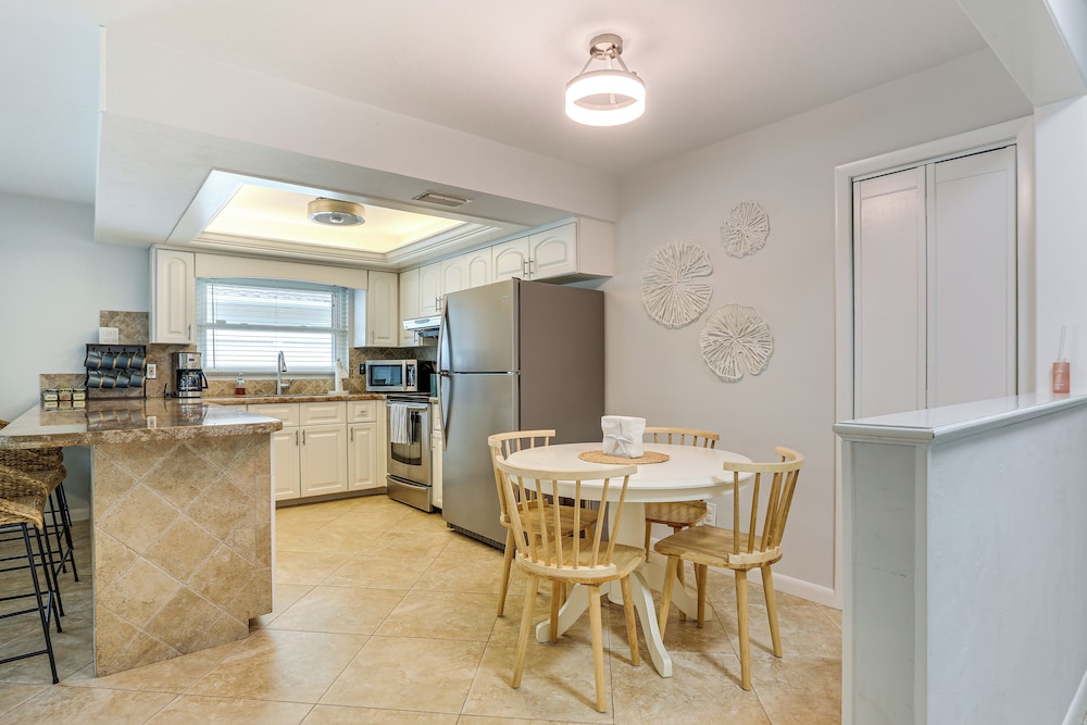 1 Mi to Vanderbilt Beach! Family Home on 500 Block