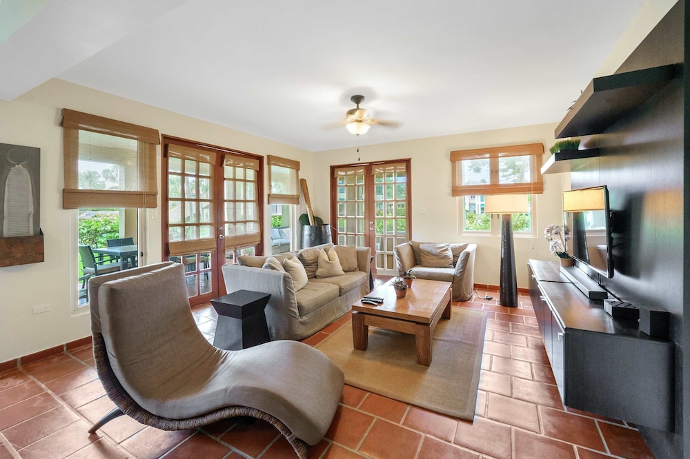 Family Villa Oleana Waterviews Oceanfront With Water and Generator
