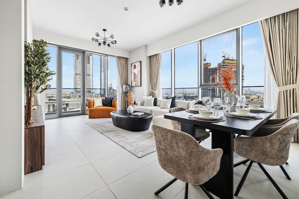 2BR M Water Views Near Downtown