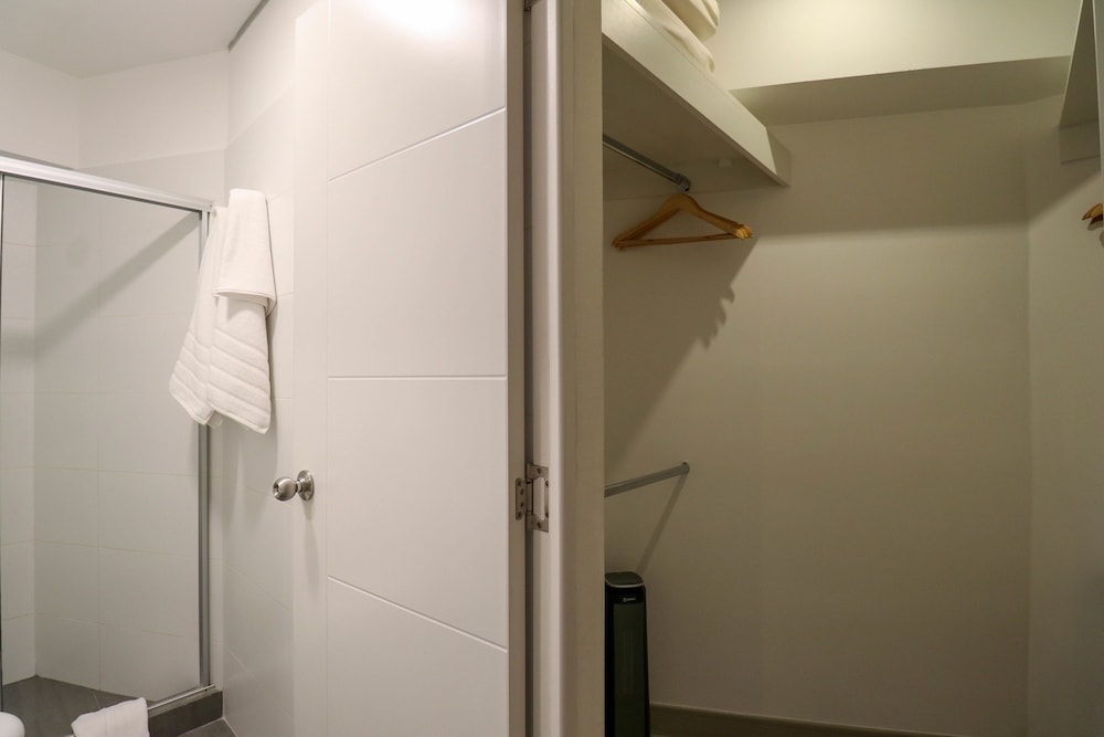 w Glorious 2BR w Balcony in San Isidro