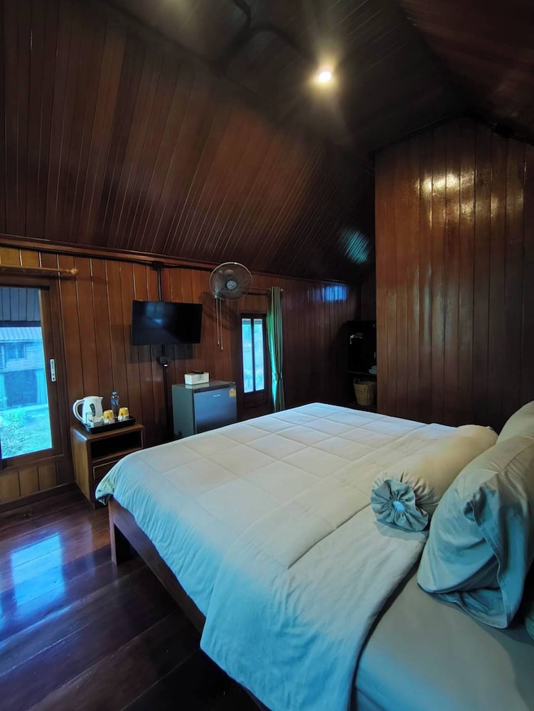 Escape to Nature in Ao Luek Tai With Thai-style House