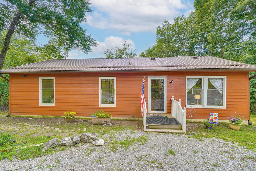 5 Mi to Harpers Ferry Nhp: Quiet Home w/ Deck