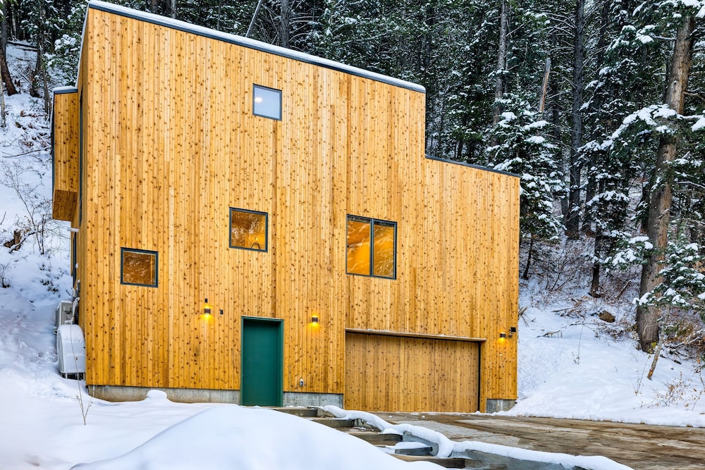 Parkview Mountain House Luxury Ski Home w Hot Tub Near Trails Downtown
