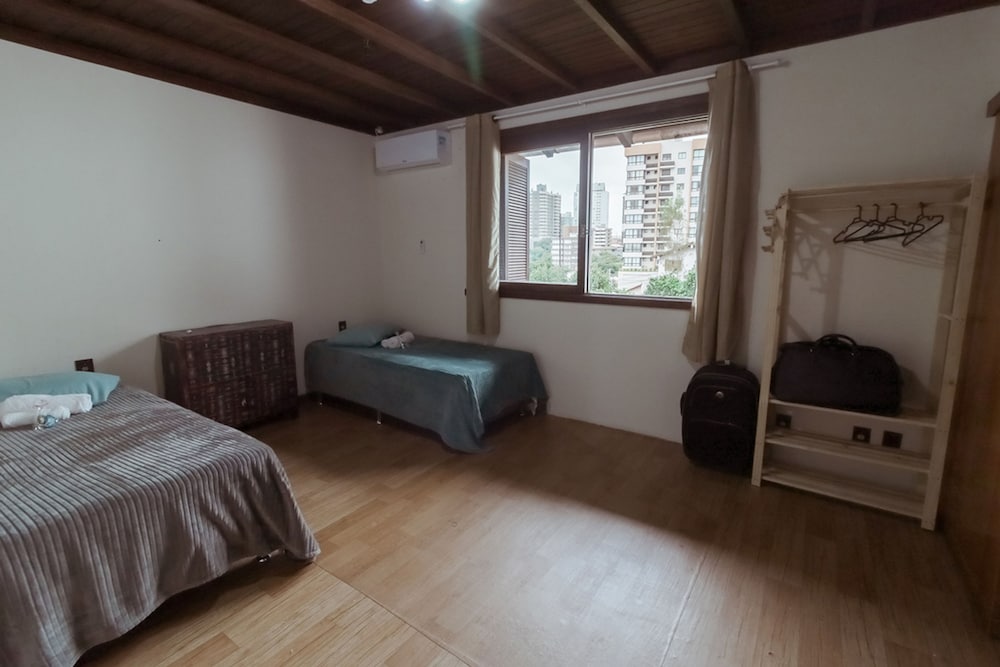 Tima Casa Ampla em Localiza o Privilegiada