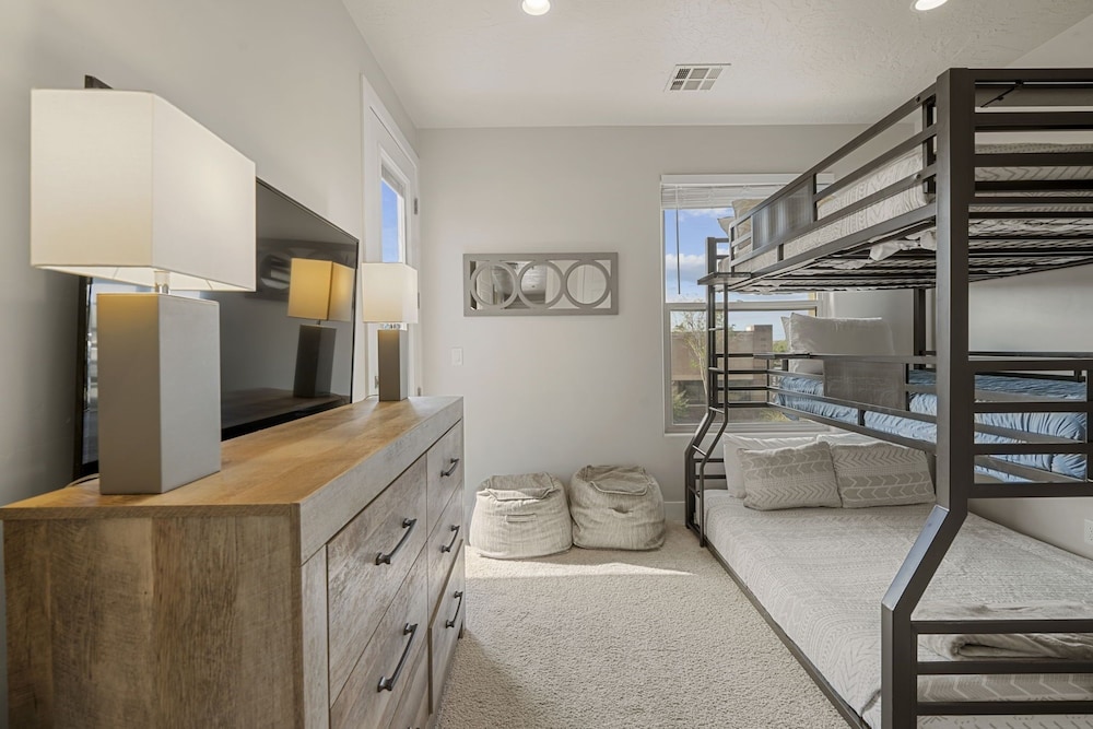 Relax In Style 4 Bedroom Townhouse