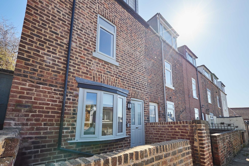 Host Stay Harbour View Cottage
