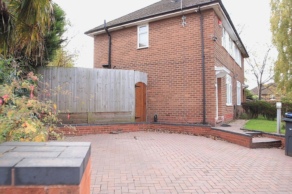 2BR House-sleeps 5-parking-contractors & Families