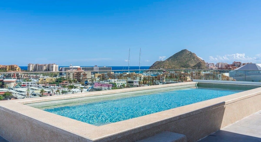 New 1BR Condo Near Marina - Downtown - Pool - King