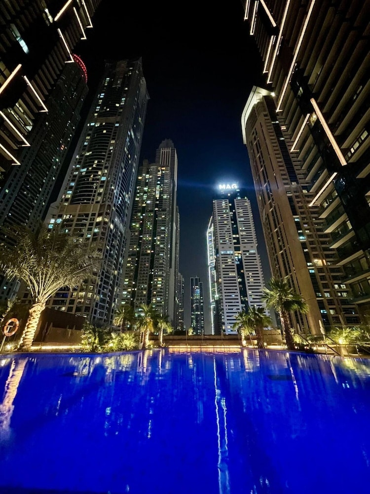 Stunning 1BD Apartment 15mins to Marina Promenade!